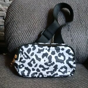 Stylish Black and White Leopard Print Women's Bag